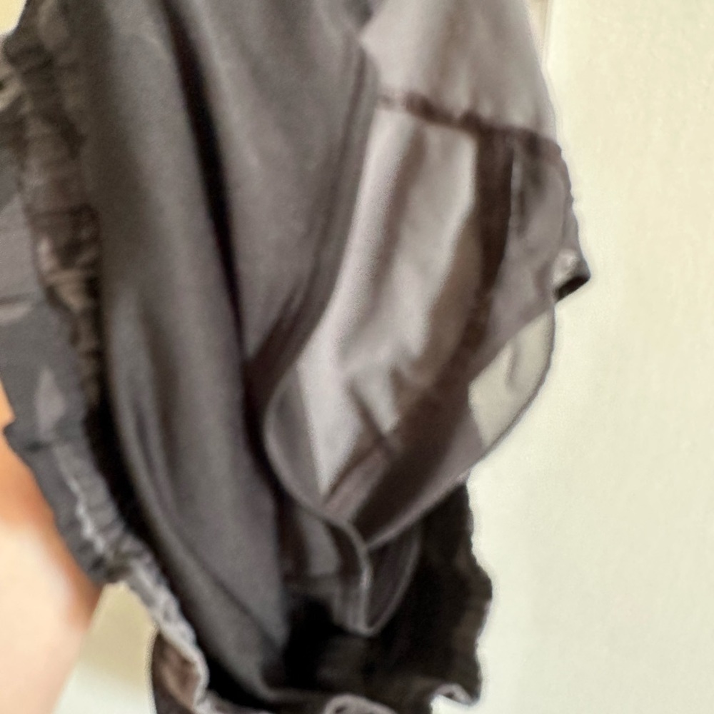 Athleta Black/Gray Camo Mesh Racer Run Short 4” Size XS EUC - Picture 13 of 15